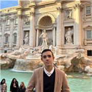 Alumno de 2° de Bachillerato que quiere estudiar filología hispánica imparte clases de literatura y lengua a otros alumnos